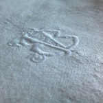 monogramme ton sur ton